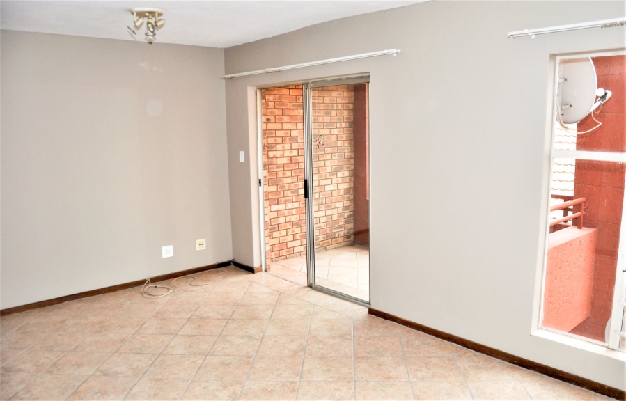 2 Bedroom Property for Sale in Die Hoewes Gauteng