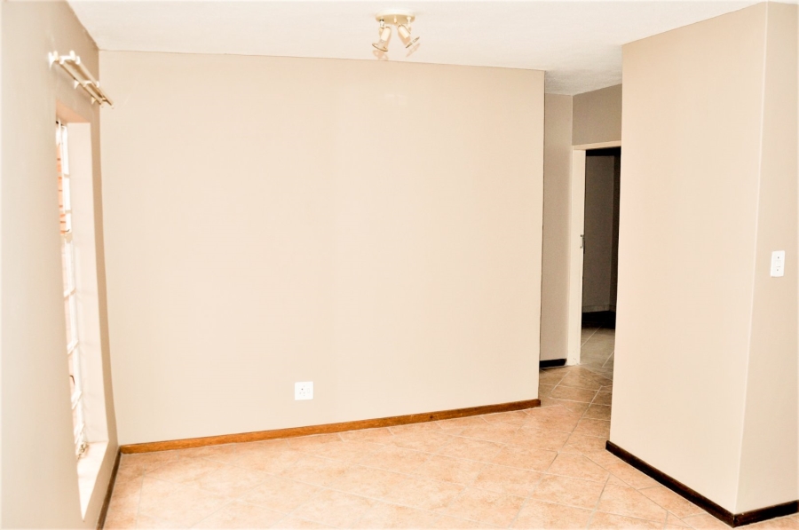 2 Bedroom Property for Sale in Die Hoewes Gauteng