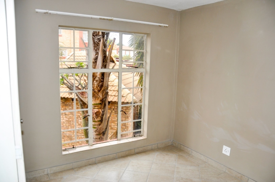 2 Bedroom Property for Sale in Die Hoewes Gauteng