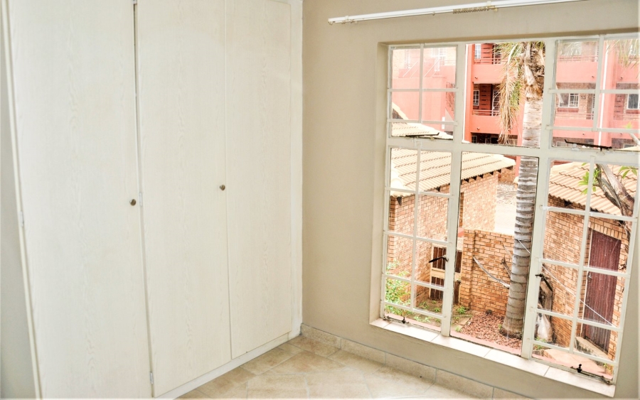 2 Bedroom Property for Sale in Die Hoewes Gauteng