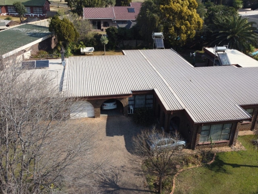 To Let 4 Bedroom Property for Rent in Flora Gardens Gauteng