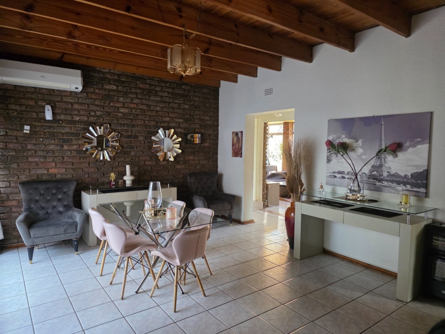 To Let 4 Bedroom Property for Rent in Flora Gardens Gauteng