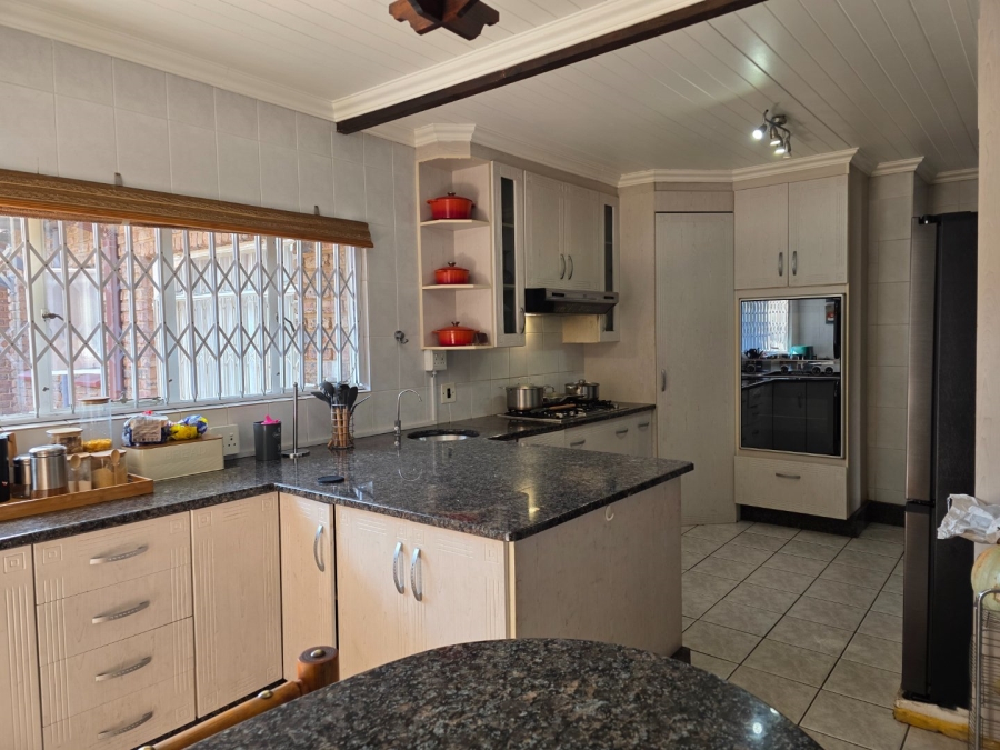 To Let 4 Bedroom Property for Rent in Flora Gardens Gauteng