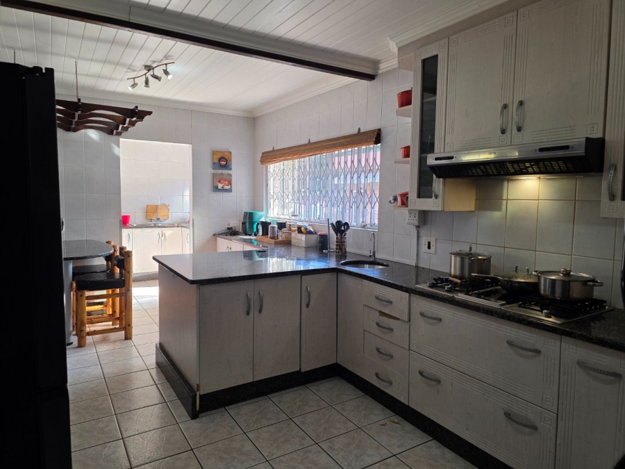 To Let 4 Bedroom Property for Rent in Flora Gardens Gauteng