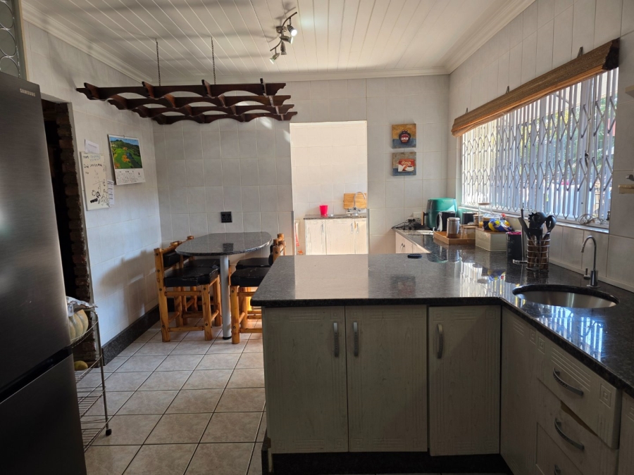 To Let 4 Bedroom Property for Rent in Flora Gardens Gauteng