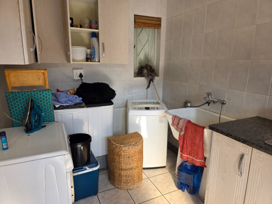 To Let 4 Bedroom Property for Rent in Flora Gardens Gauteng
