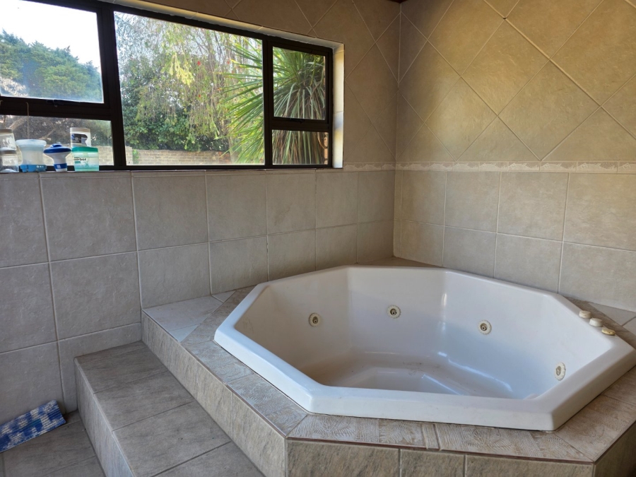 To Let 4 Bedroom Property for Rent in Flora Gardens Gauteng
