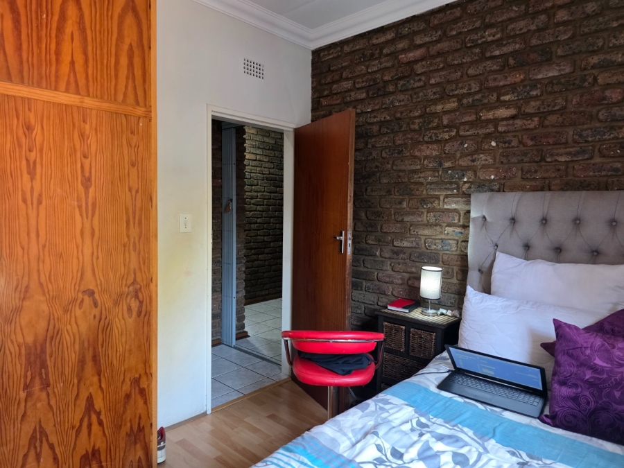 To Let 4 Bedroom Property for Rent in Flora Gardens Gauteng