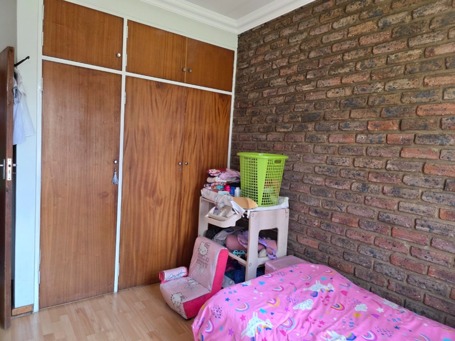 To Let 4 Bedroom Property for Rent in Flora Gardens Gauteng