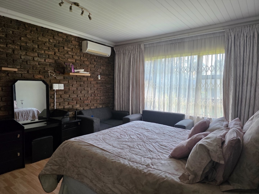 To Let 4 Bedroom Property for Rent in Flora Gardens Gauteng