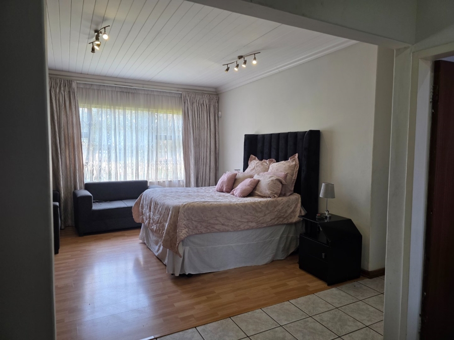To Let 4 Bedroom Property for Rent in Flora Gardens Gauteng