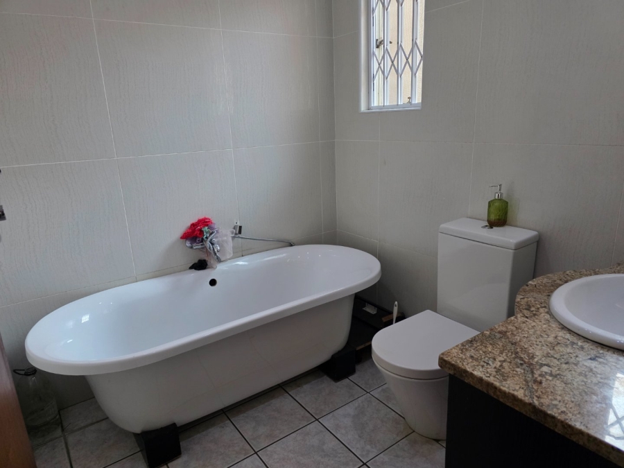 To Let 4 Bedroom Property for Rent in Flora Gardens Gauteng