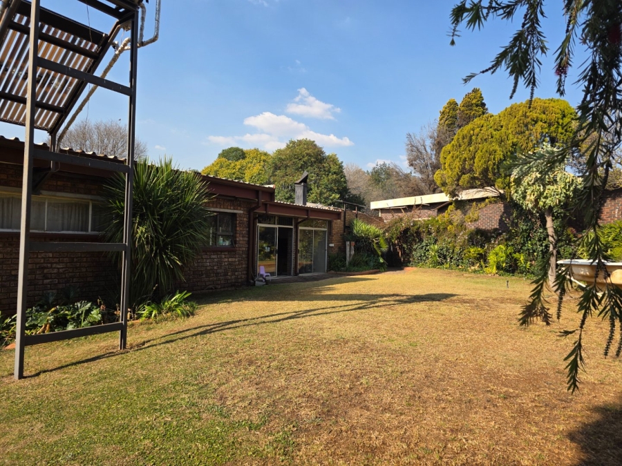 To Let 4 Bedroom Property for Rent in Flora Gardens Gauteng