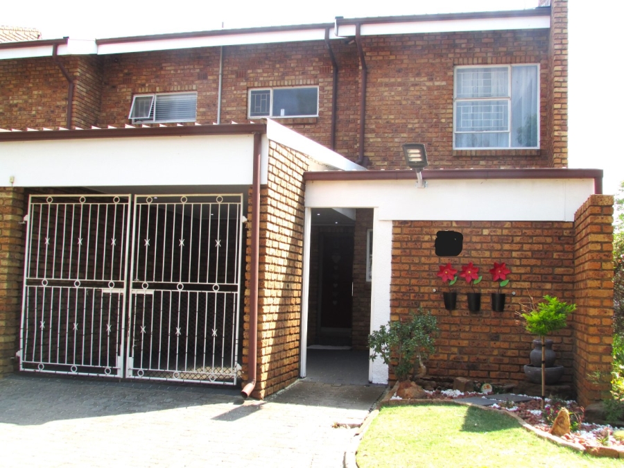 3 Bedroom Property for Sale in Flora Gardens Gauteng