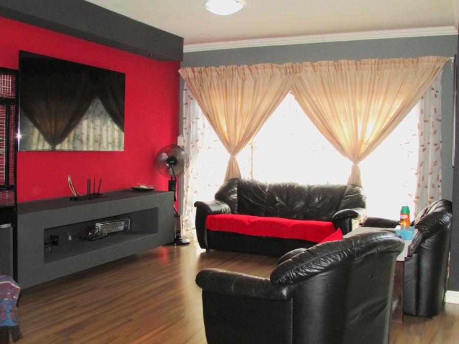 3 Bedroom Property for Sale in Flora Gardens Gauteng