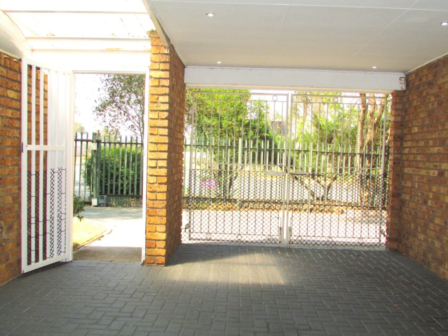 3 Bedroom Property for Sale in Flora Gardens Gauteng