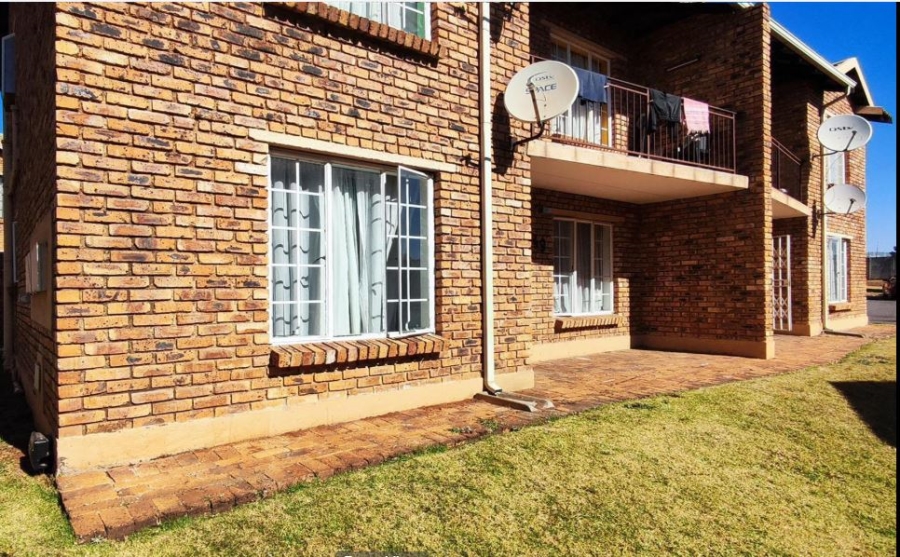 2 Bedroom Property for Sale in Chloorkop Gauteng