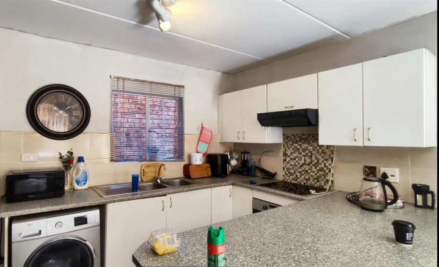 2 Bedroom Property for Sale in Chloorkop Gauteng
