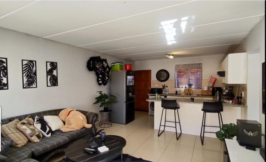 2 Bedroom Property for Sale in Chloorkop Gauteng