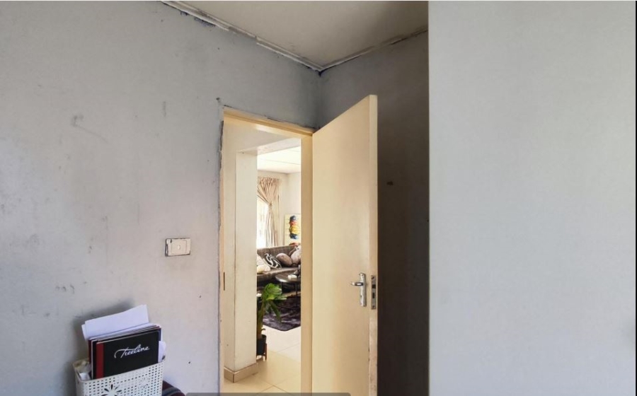 2 Bedroom Property for Sale in Chloorkop Gauteng