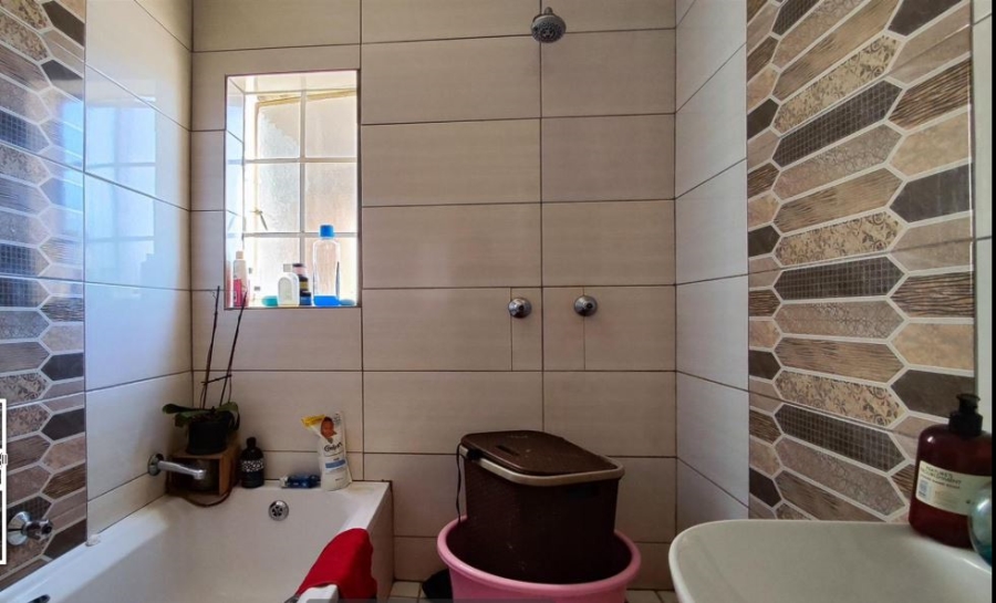 2 Bedroom Property for Sale in Chloorkop Gauteng