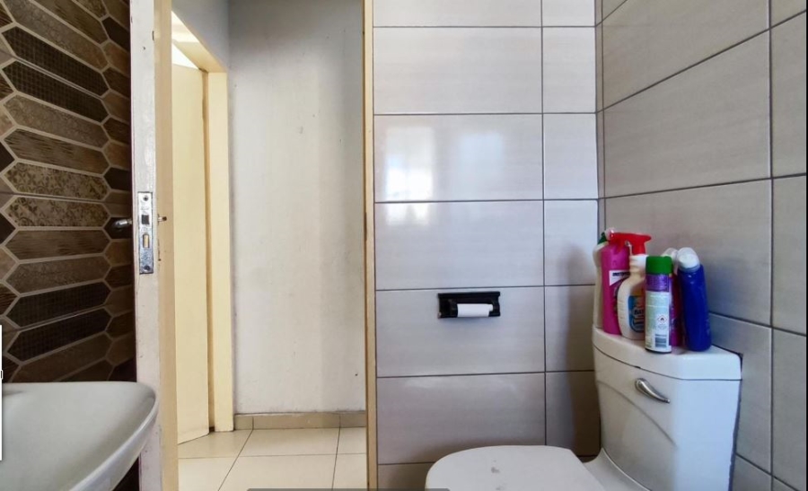 2 Bedroom Property for Sale in Chloorkop Gauteng