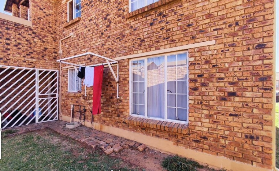 2 Bedroom Property for Sale in Chloorkop Gauteng