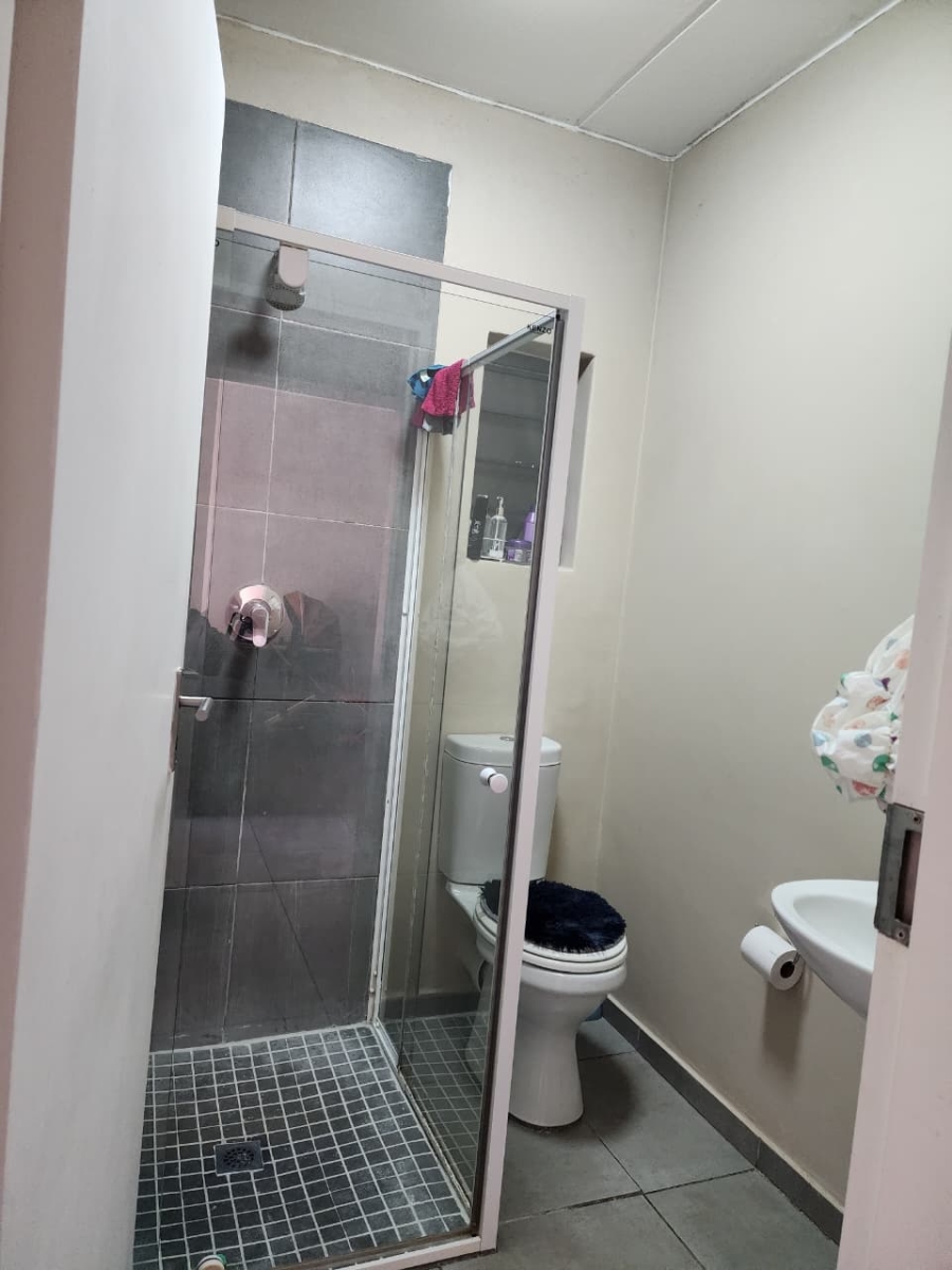 2 Bedroom Property for Sale in Vorna Valley Gauteng