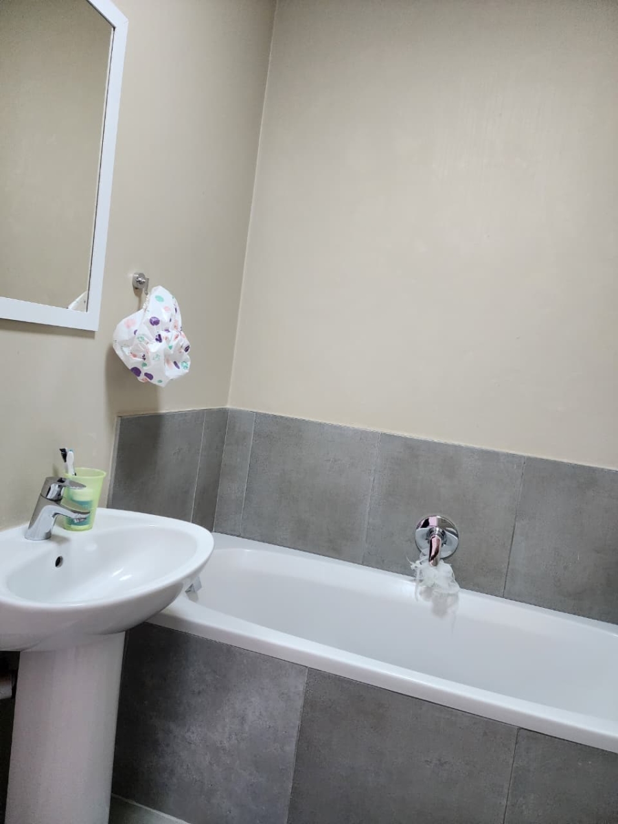 2 Bedroom Property for Sale in Vorna Valley Gauteng