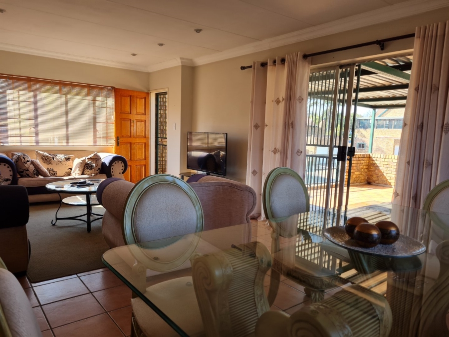 3 Bedroom Property for Sale in Die Hoewes Gauteng
