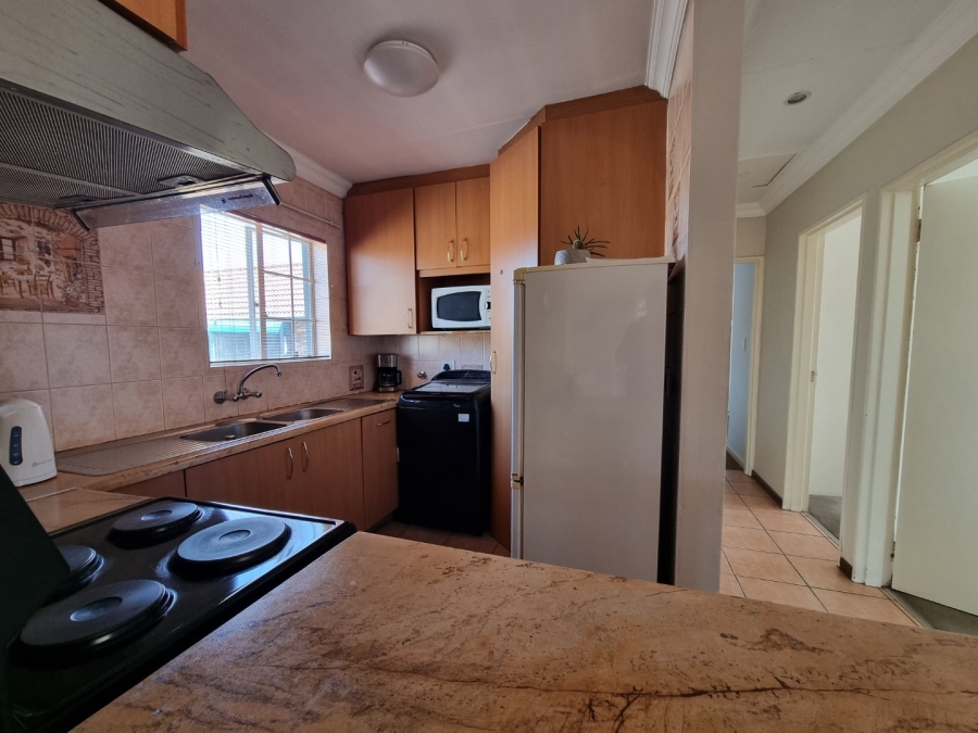 3 Bedroom Property for Sale in Die Hoewes Gauteng