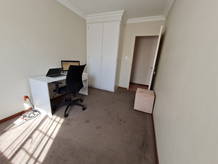 3 Bedroom Property for Sale in Die Hoewes Gauteng
