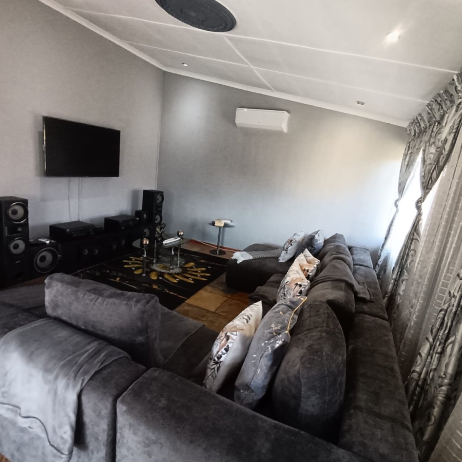 2 Bedroom Property for Sale in Klopperpark Gauteng