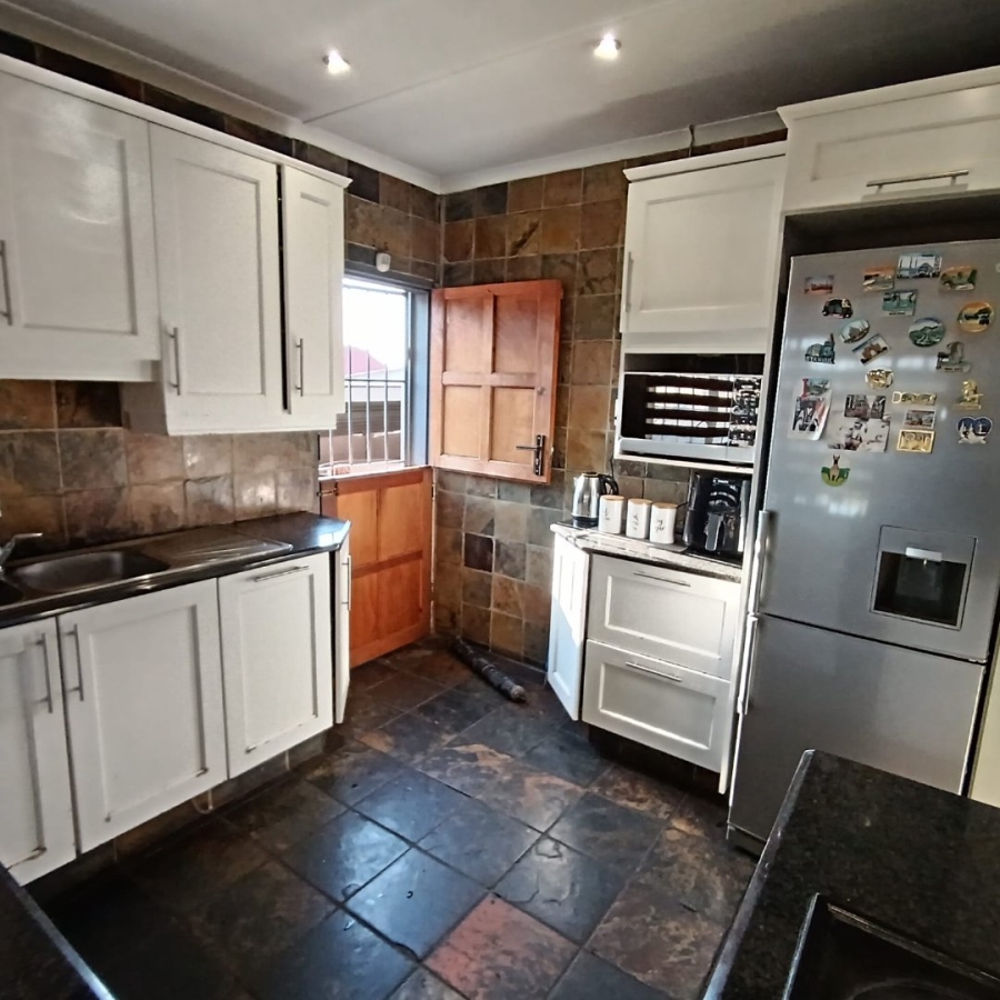 2 Bedroom Property for Sale in Klopperpark Gauteng