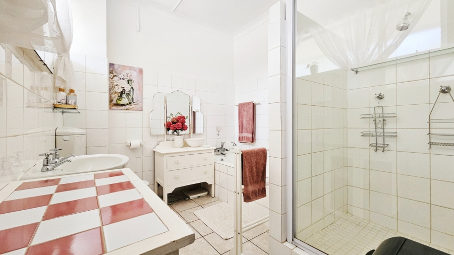 3 Bedroom Property for Sale in Three Rivers Proper Gauteng