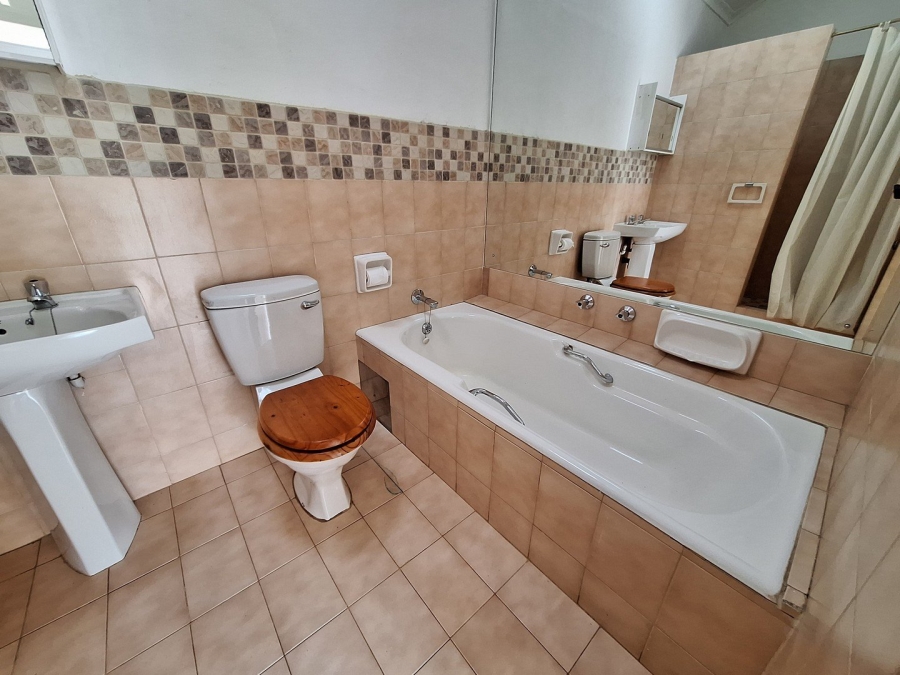 4 Bedroom Property for Sale in Rooihuiskraal Gauteng