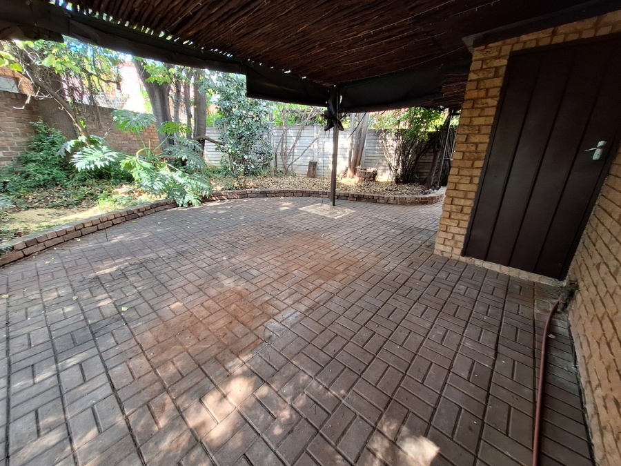 4 Bedroom Property for Sale in Rooihuiskraal Gauteng