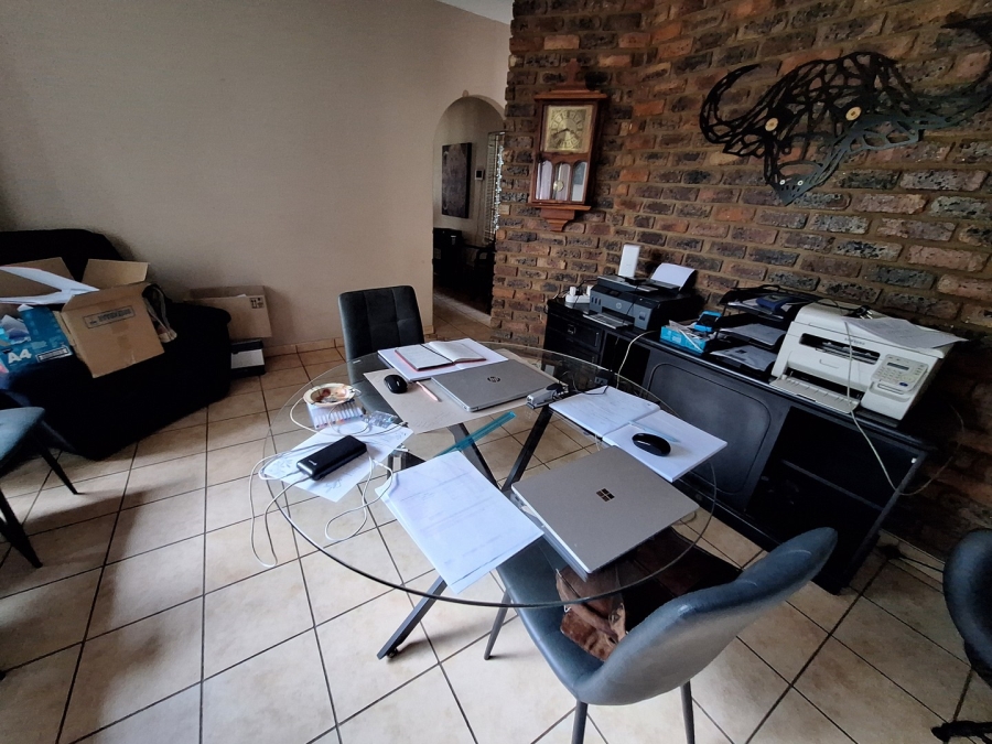 4 Bedroom Property for Sale in Rooihuiskraal Gauteng