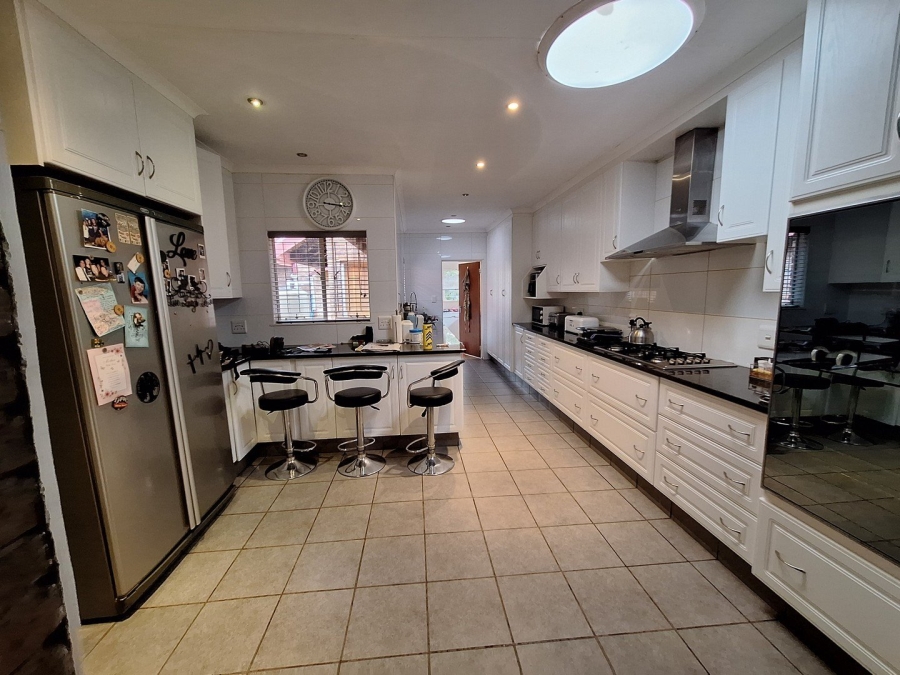 4 Bedroom Property for Sale in Rooihuiskraal Gauteng