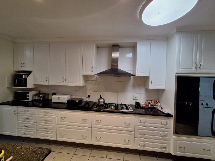4 Bedroom Property for Sale in Rooihuiskraal Gauteng