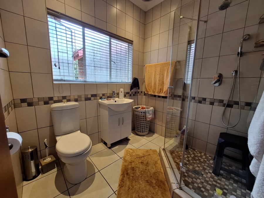 4 Bedroom Property for Sale in Rooihuiskraal Gauteng