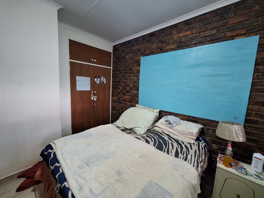 4 Bedroom Property for Sale in Rooihuiskraal Gauteng