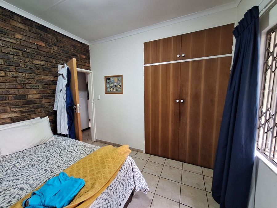 4 Bedroom Property for Sale in Rooihuiskraal Gauteng