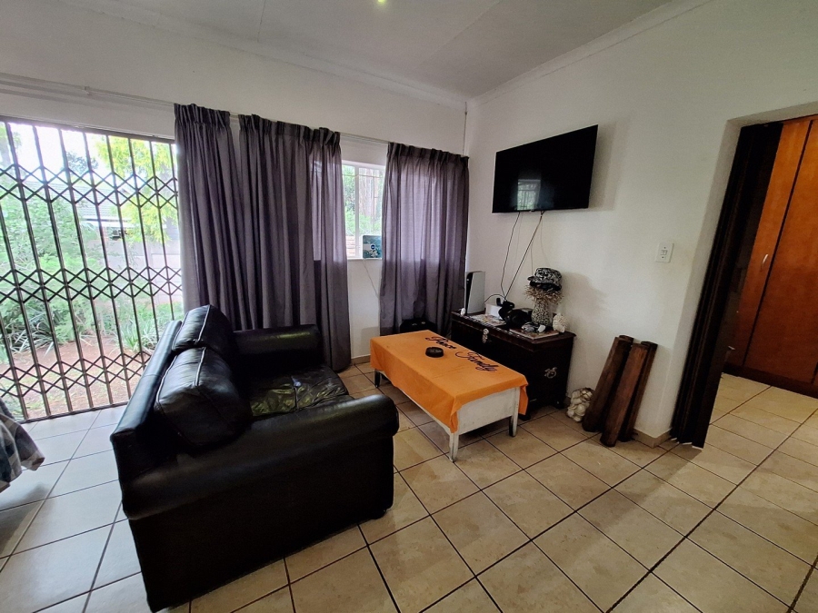 4 Bedroom Property for Sale in Rooihuiskraal Gauteng