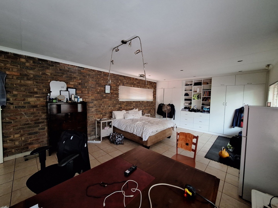 4 Bedroom Property for Sale in Rooihuiskraal Gauteng