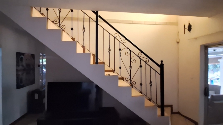 4 Bedroom Property for Sale in Rooihuiskraal Gauteng