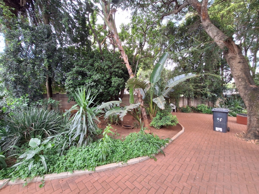 4 Bedroom Property for Sale in Rooihuiskraal Gauteng