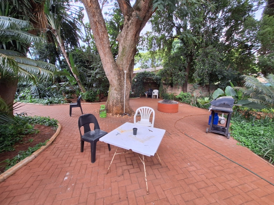 4 Bedroom Property for Sale in Rooihuiskraal Gauteng