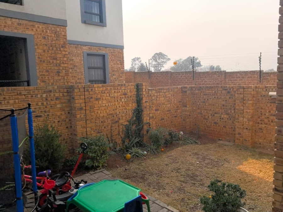 To Let 2 Bedroom Property for Rent in Fairlead Gauteng