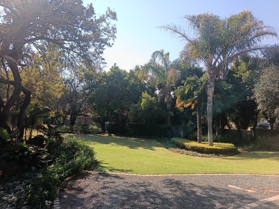 5 Bedroom Property for Sale in Silver Lakes Golf Estate Gauteng